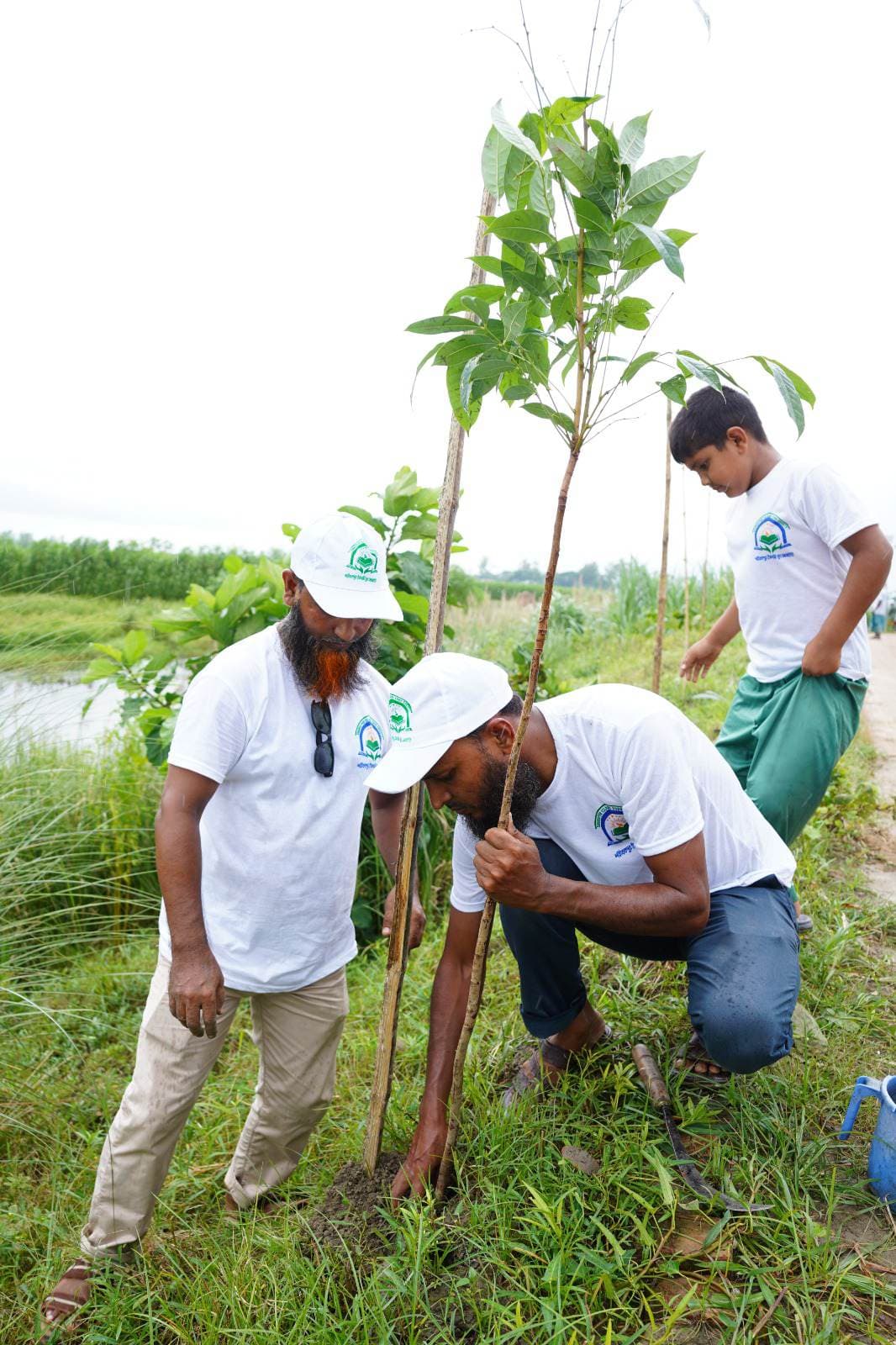 ইফতার সামগ্রী বিতরণ